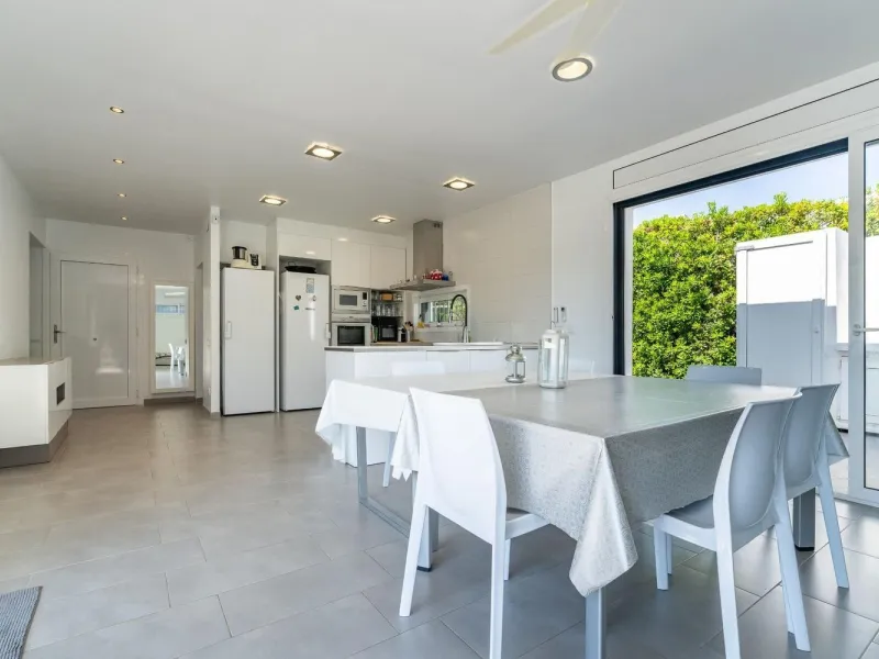 Moderna villa con piscina privada cerca del mar en Creixell, Costa Dorada