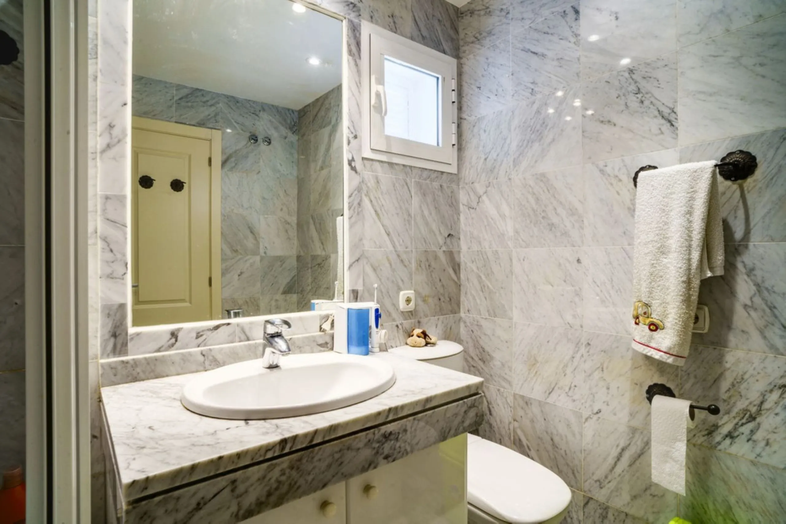 Luxury Garden Apartment in Bahía de Marbella – Renovated Elegance, Open Spaces, and Unbeatable Location.