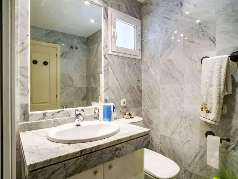 Luxury Garden Apartment in Bahía de Marbella – Renovated Elegance, Open Spaces, and Unbeatable Location.