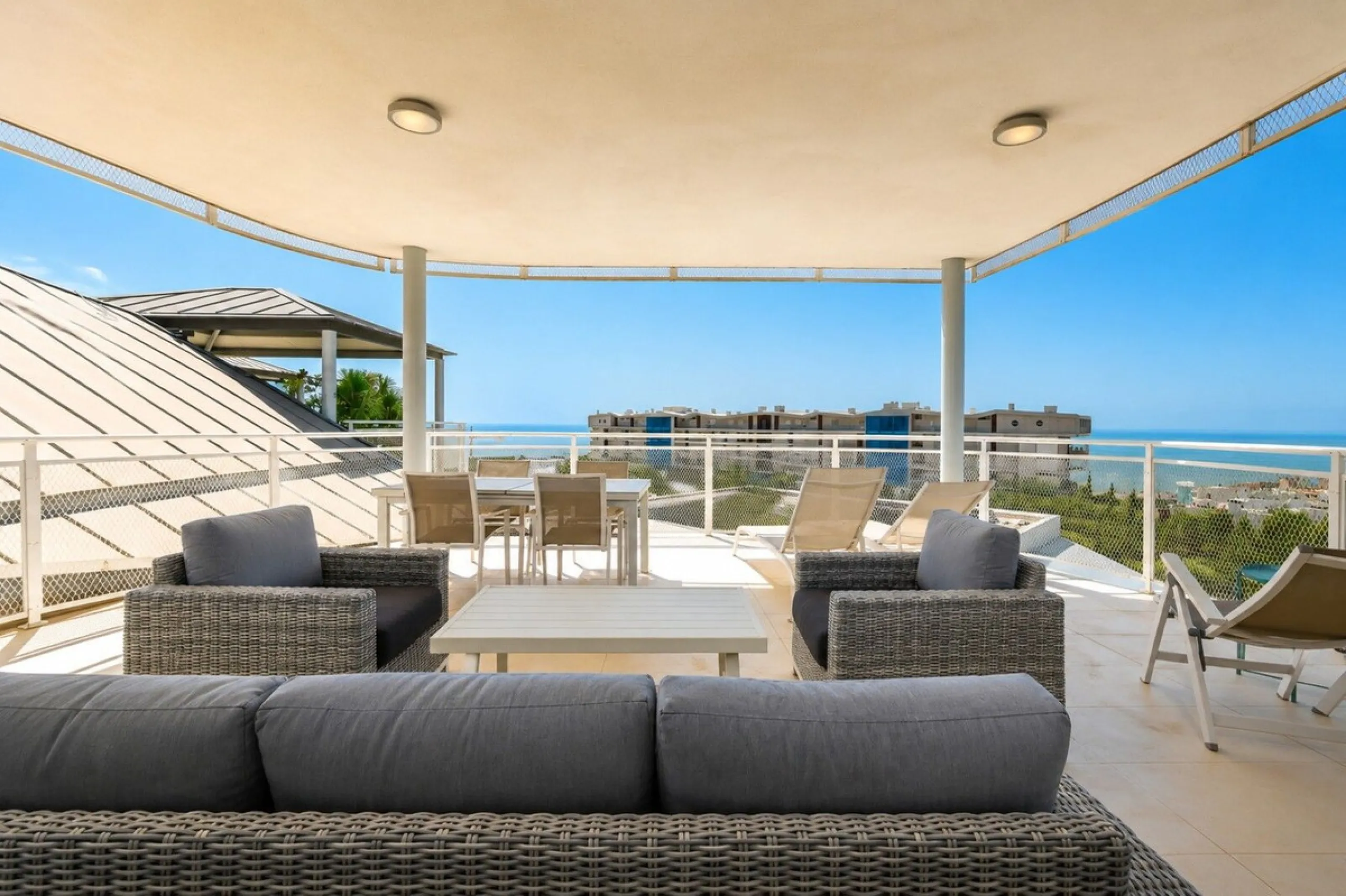 Apartment - Middle Floor Apartment в продаже в Fuengirola, Málaga. В доме 3 спален и 3 ванных комнат. Площадь дома 110 м²