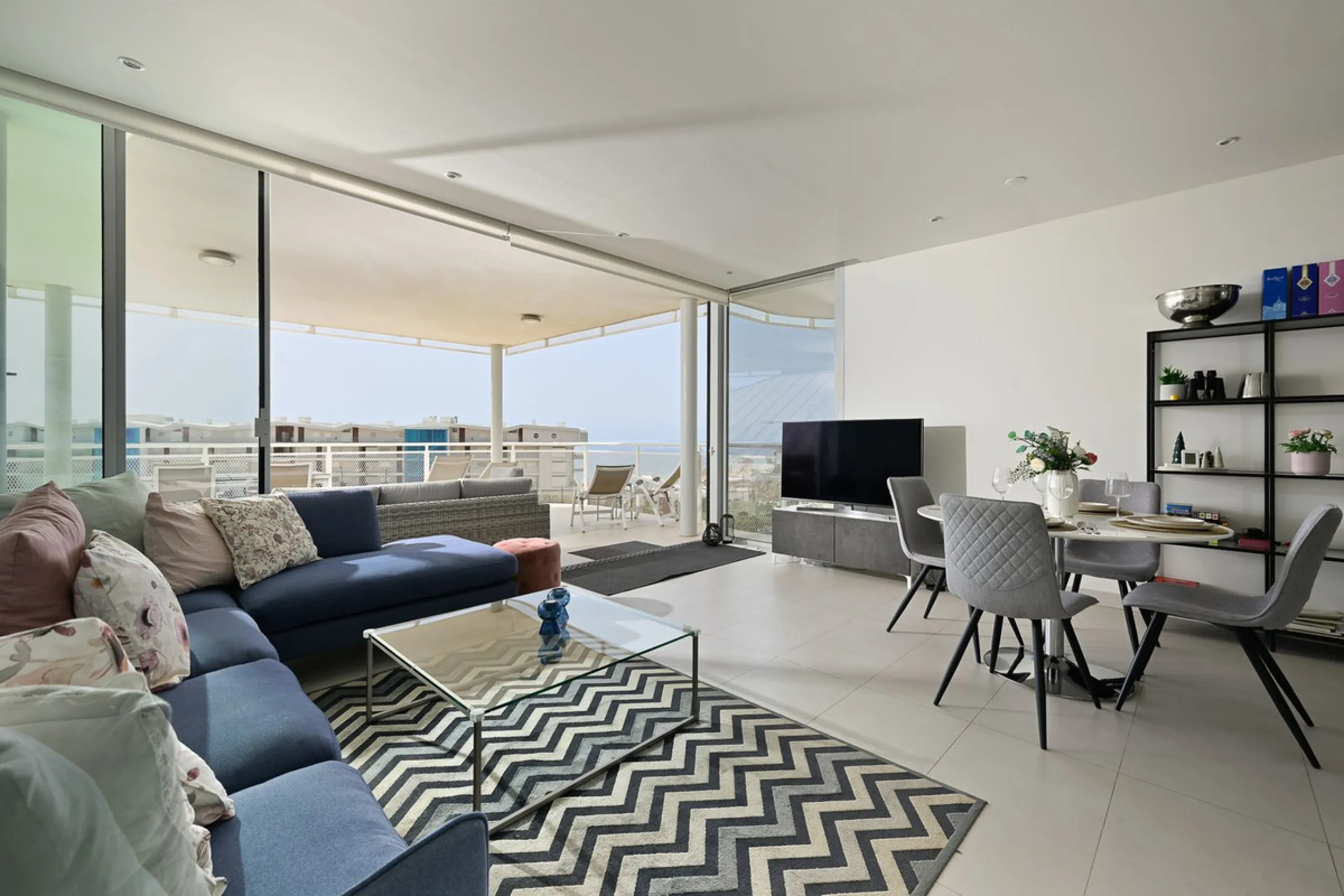 Apartment - Middle Floor Apartment в продаже в Fuengirola, Málaga. В доме 3 спален и 3 ванных комнат. Площадь дома 110 м²
