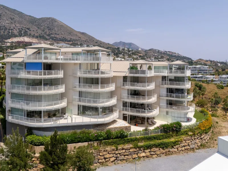 Apartment - Middle Floor Apartment в продаже в Fuengirola, Málaga. В доме 3 спален и 3 ванных комнат. Площадь дома 110 м²