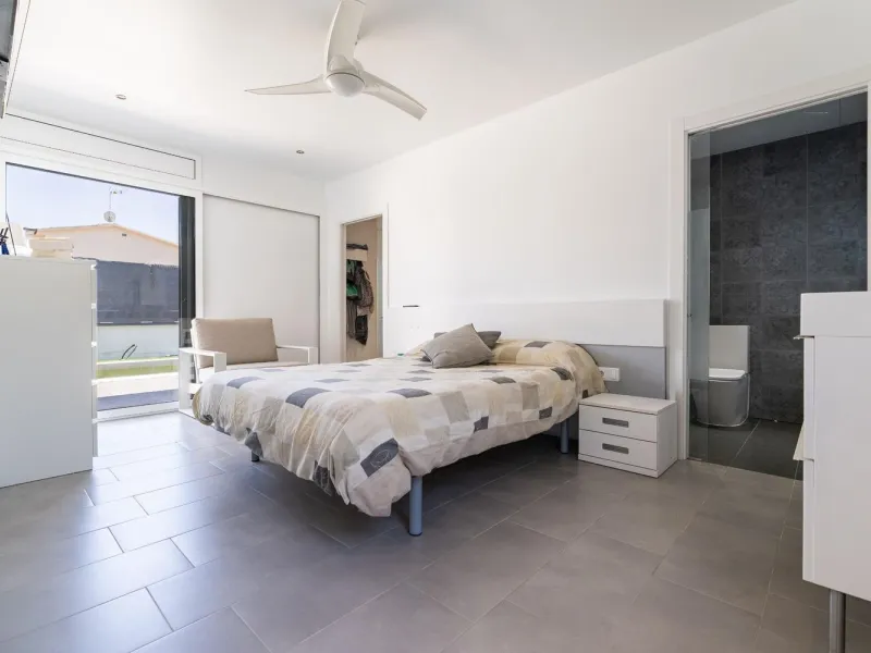 Moderna villa con piscina privada cerca del mar en Creixell, Costa Dorada
