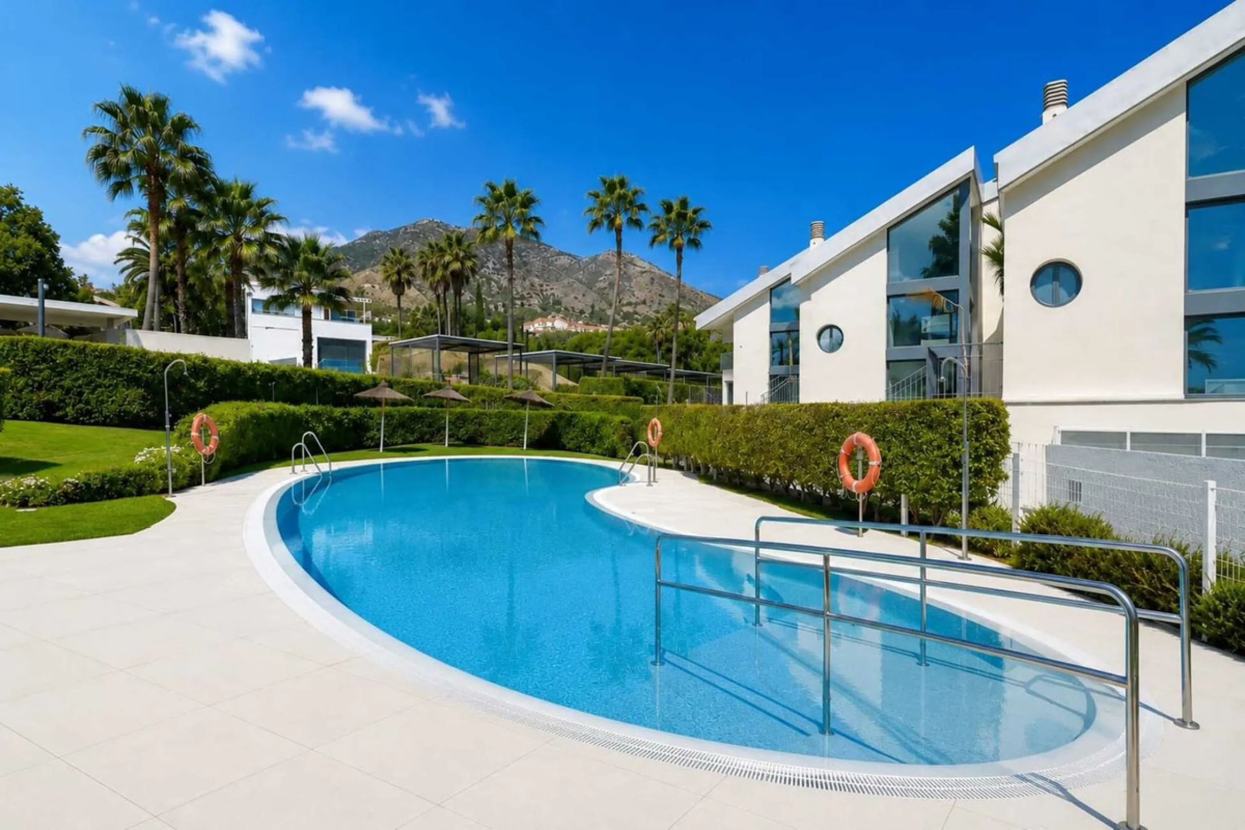 Apartment - Middle Floor Apartment в продаже в Fuengirola, Málaga. В доме 3 спален и 3 ванных комнат. Площадь дома 110 м²