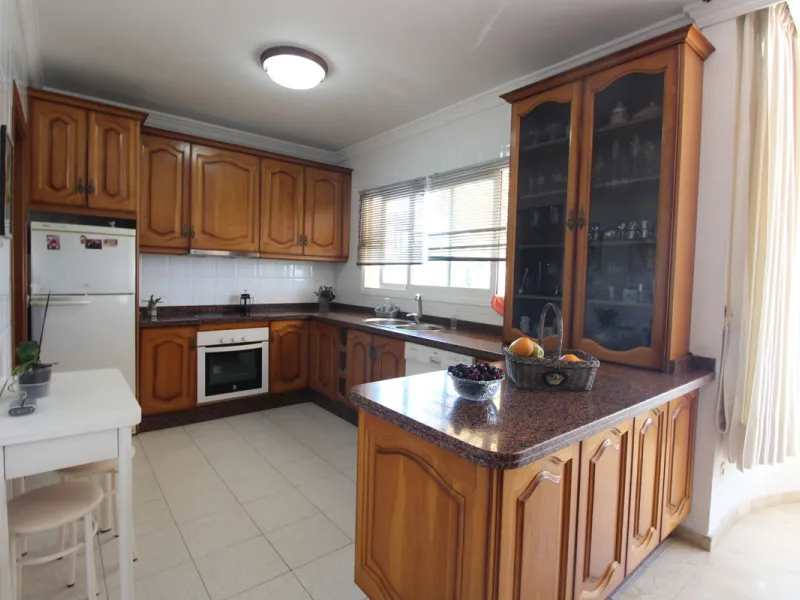 La Campana area in Nueva Andalucia is a thriving community with a vast array of amenities. Offered for sale is this house situated walking distance from all local services. The property enjoys far reaching views towards the sea and the spacious accommodat