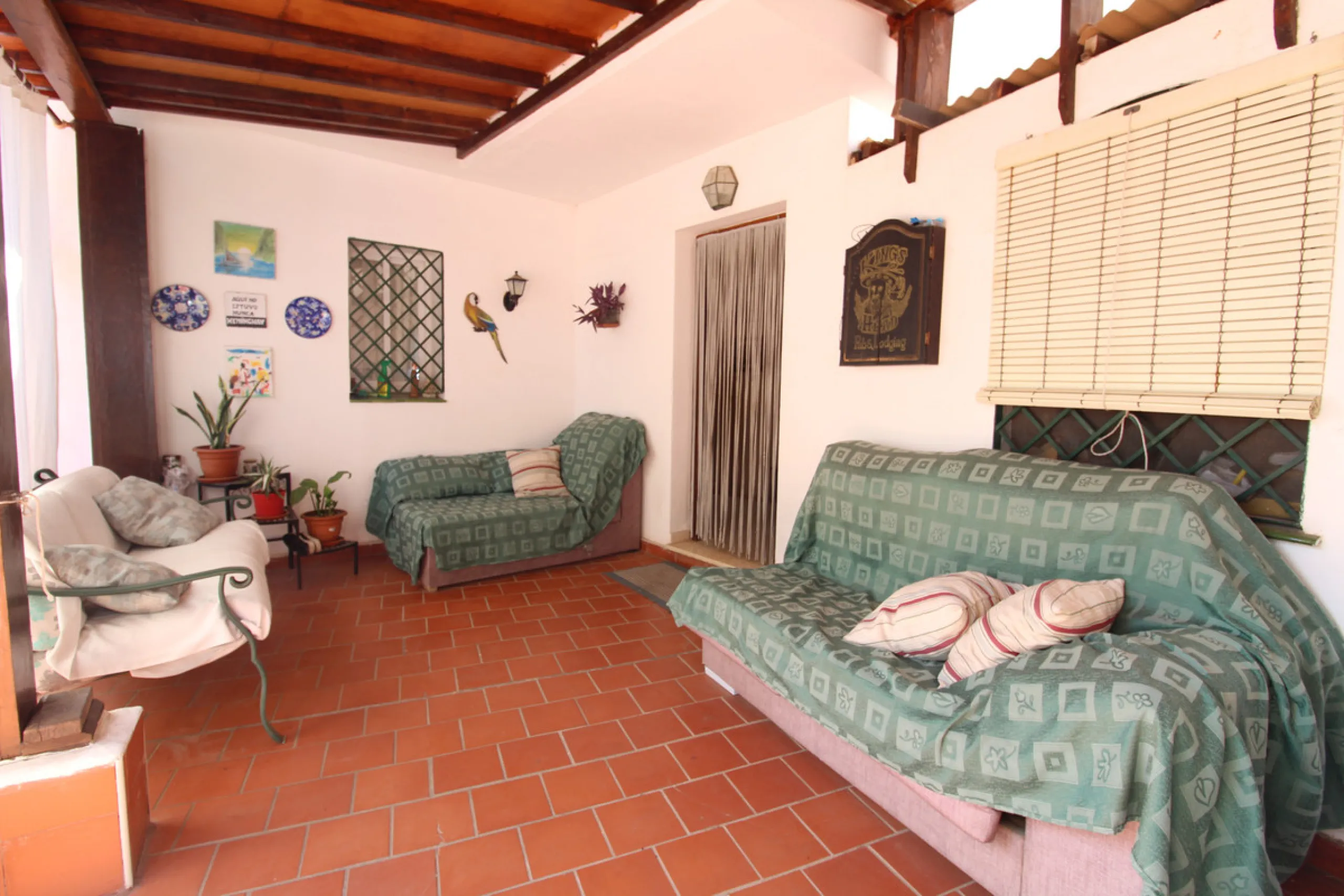 La Campana area in Nueva Andalucia is a thriving community with a vast array of amenities. Offered for sale is this house situated walking distance from all local services. The property enjoys far reaching views towards the sea and the spacious accommodat