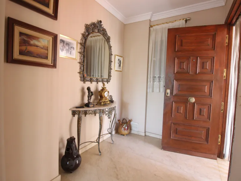 La Campana area in Nueva Andalucia is a thriving community with a vast array of amenities. Offered for sale is this house situated walking distance from all local services. The property enjoys far reaching views towards the sea and the spacious accommodat