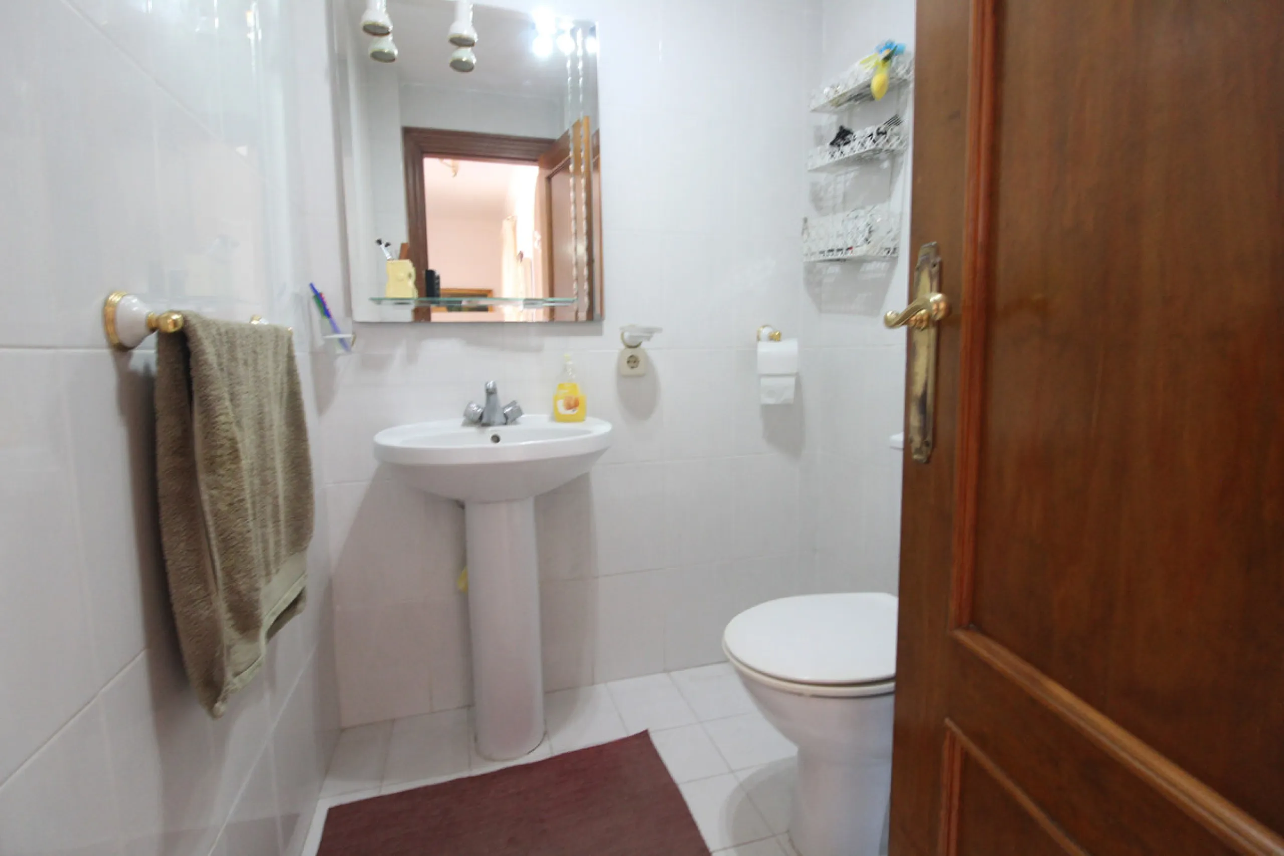 La Campana area in Nueva Andalucia is a thriving community with a vast array of amenities. Offered for sale is this house situated walking distance from all local services. The property enjoys far reaching views towards the sea and the spacious accommodat