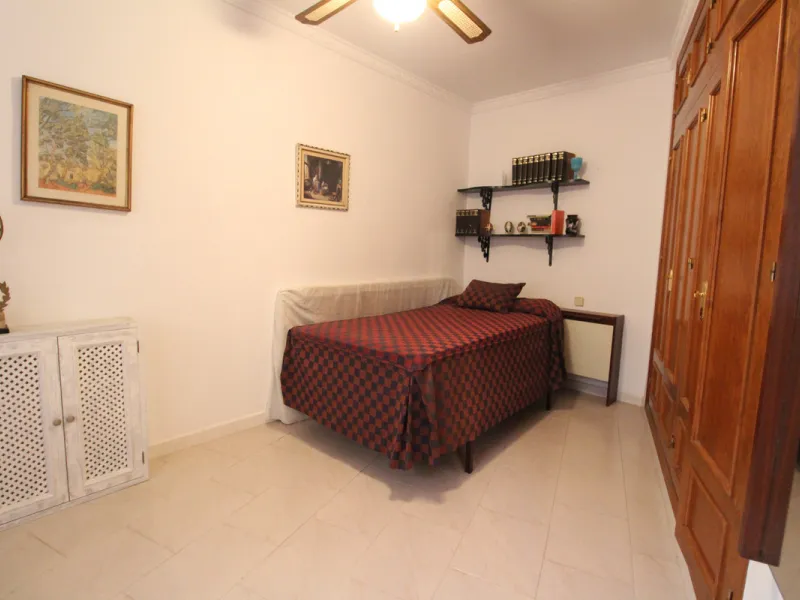 La Campana area in Nueva Andalucia is a thriving community with a vast array of amenities. Offered for sale is this house situated walking distance from all local services. The property enjoys far reaching views towards the sea and the spacious accommodat