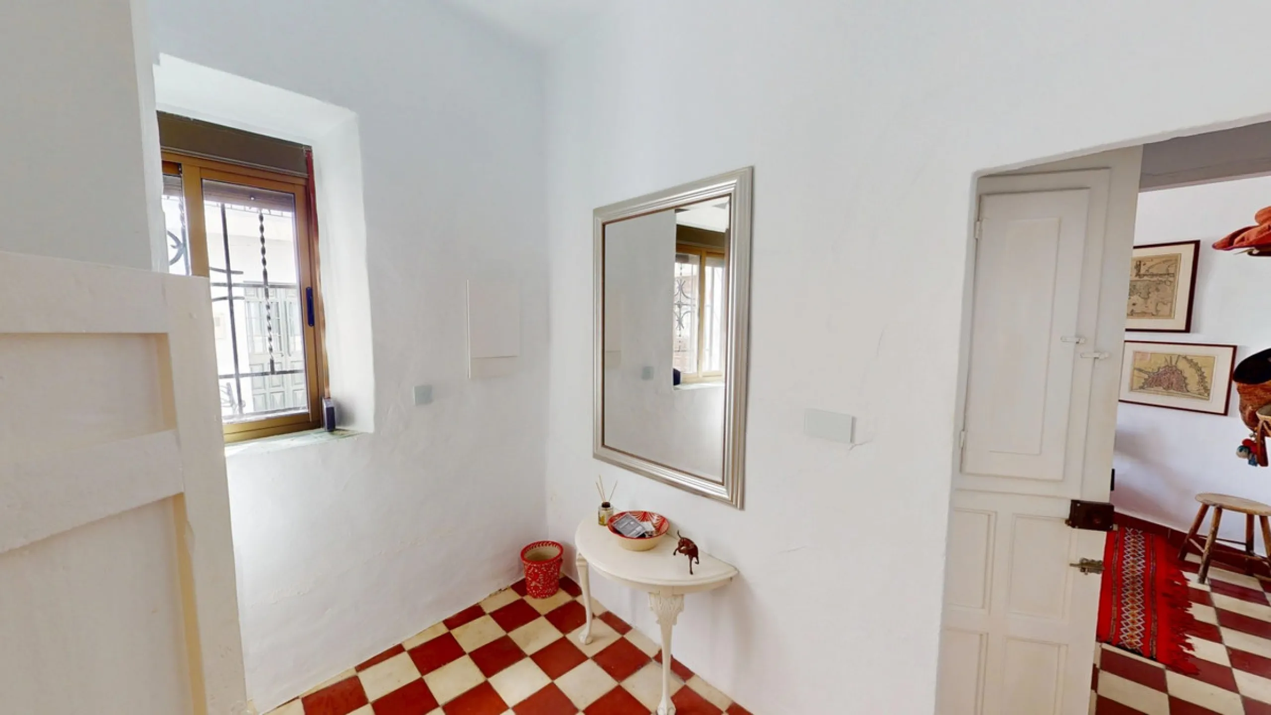 This extraordinary property blends over 400 years of history with contemporary living comfort. In 2022, it underwent a full renovation with great attention to detail and a strong focus on quality and sustainability. Since 1572, the house belonged to the d
