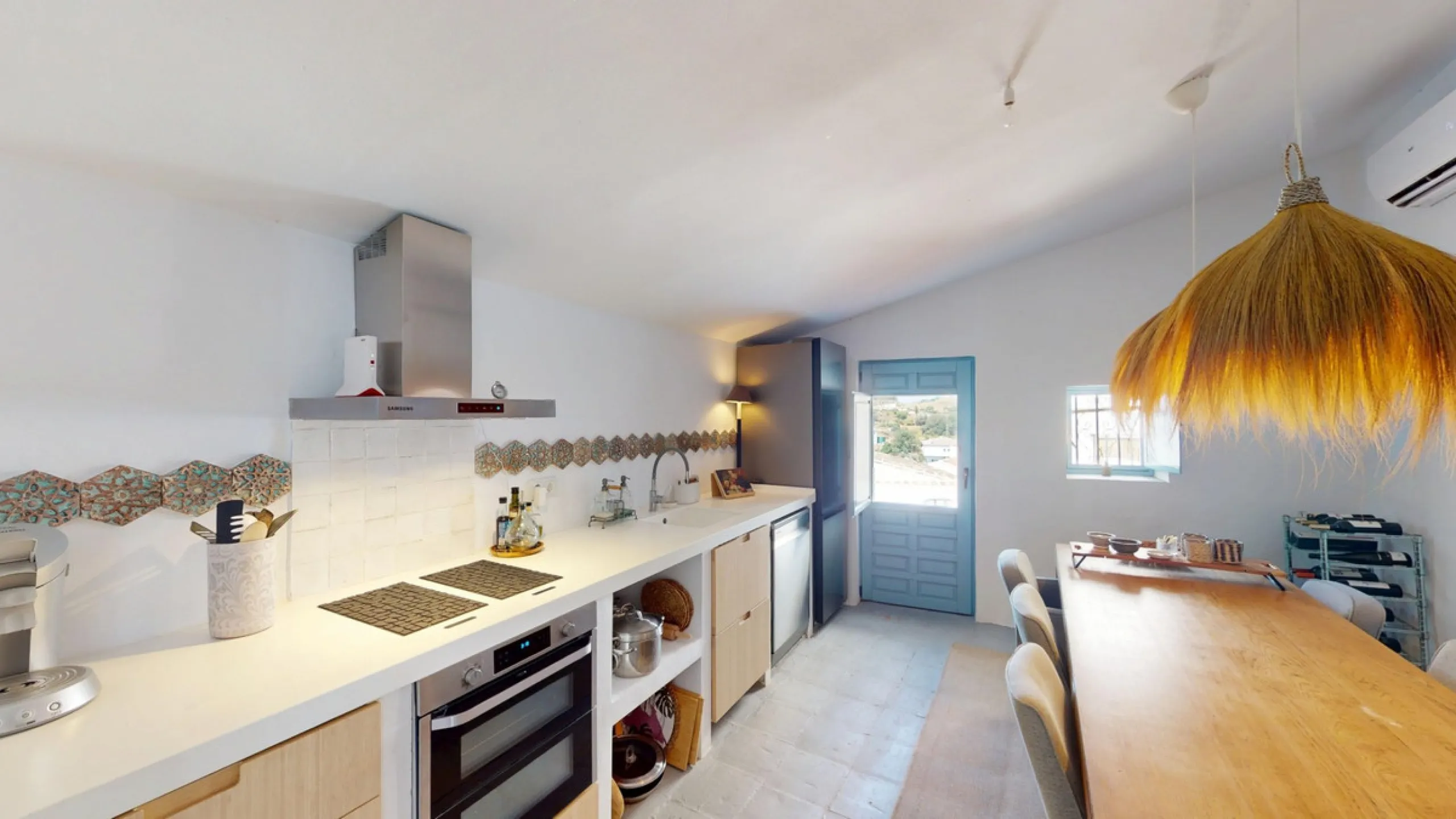This extraordinary property blends over 400 years of history with contemporary living comfort. In 2022, it underwent a full renovation with great attention to detail and a strong focus on quality and sustainability. Since 1572, the house belonged to the d