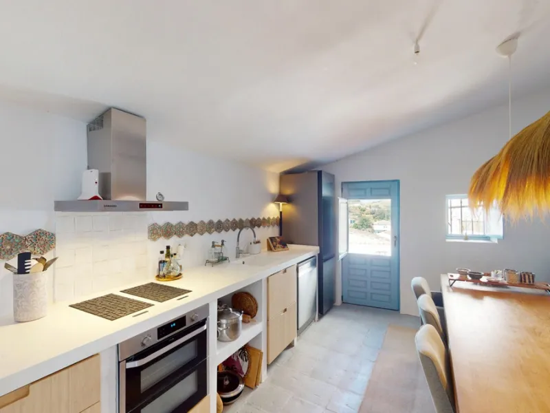 This extraordinary property blends over 400 years of history with contemporary living comfort. In 2022, it underwent a full renovation with great attention to detail and a strong focus on quality and sustainability. Since 1572, the house belonged to the d