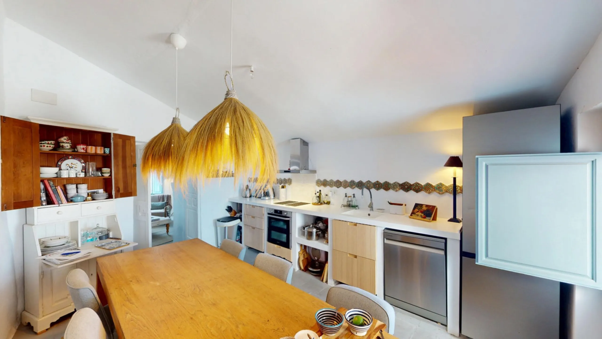 This extraordinary property blends over 400 years of history with contemporary living comfort. In 2022, it underwent a full renovation with great attention to detail and a strong focus on quality and sustainability. Since 1572, the house belonged to the d