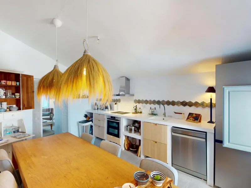 This extraordinary property blends over 400 years of history with contemporary living comfort. In 2022, it underwent a full renovation with great attention to detail and a strong focus on quality and sustainability. Since 1572, the house belonged to the d