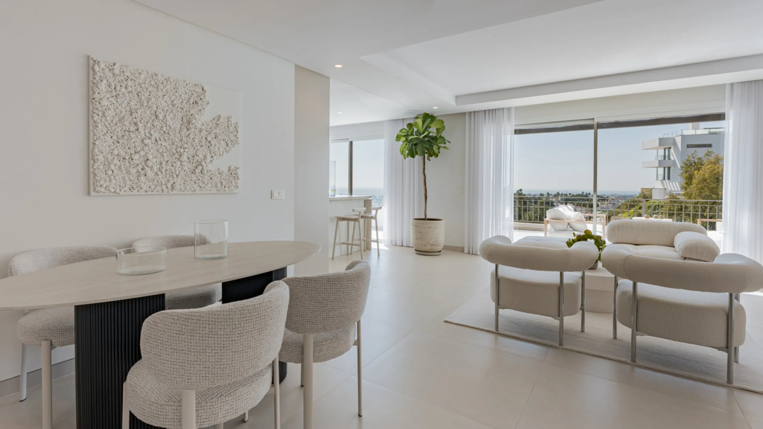 Set high above the lush landscape of La Quinta in Benahavís, this exceptional duplex penthouse offers a unique blend of luxury, privacy, and jaw-dropping panoramic views. Just a 7-minute drive from Puerto Banús and even closer to the top three golf course
