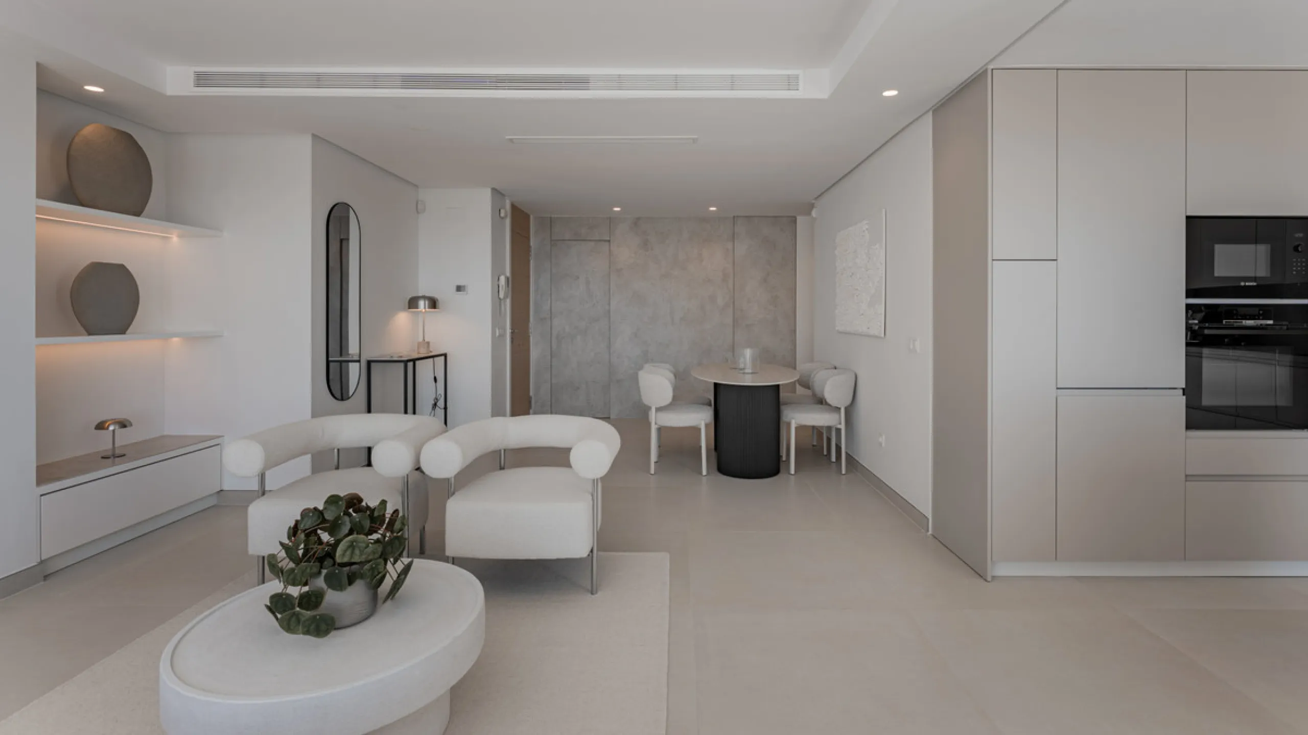 Set high above the lush landscape of La Quinta in Benahavís, this exceptional duplex penthouse offers a unique blend of luxury, privacy, and jaw-dropping panoramic views. Just a 7-minute drive from Puerto Banús and even closer to the top three golf course