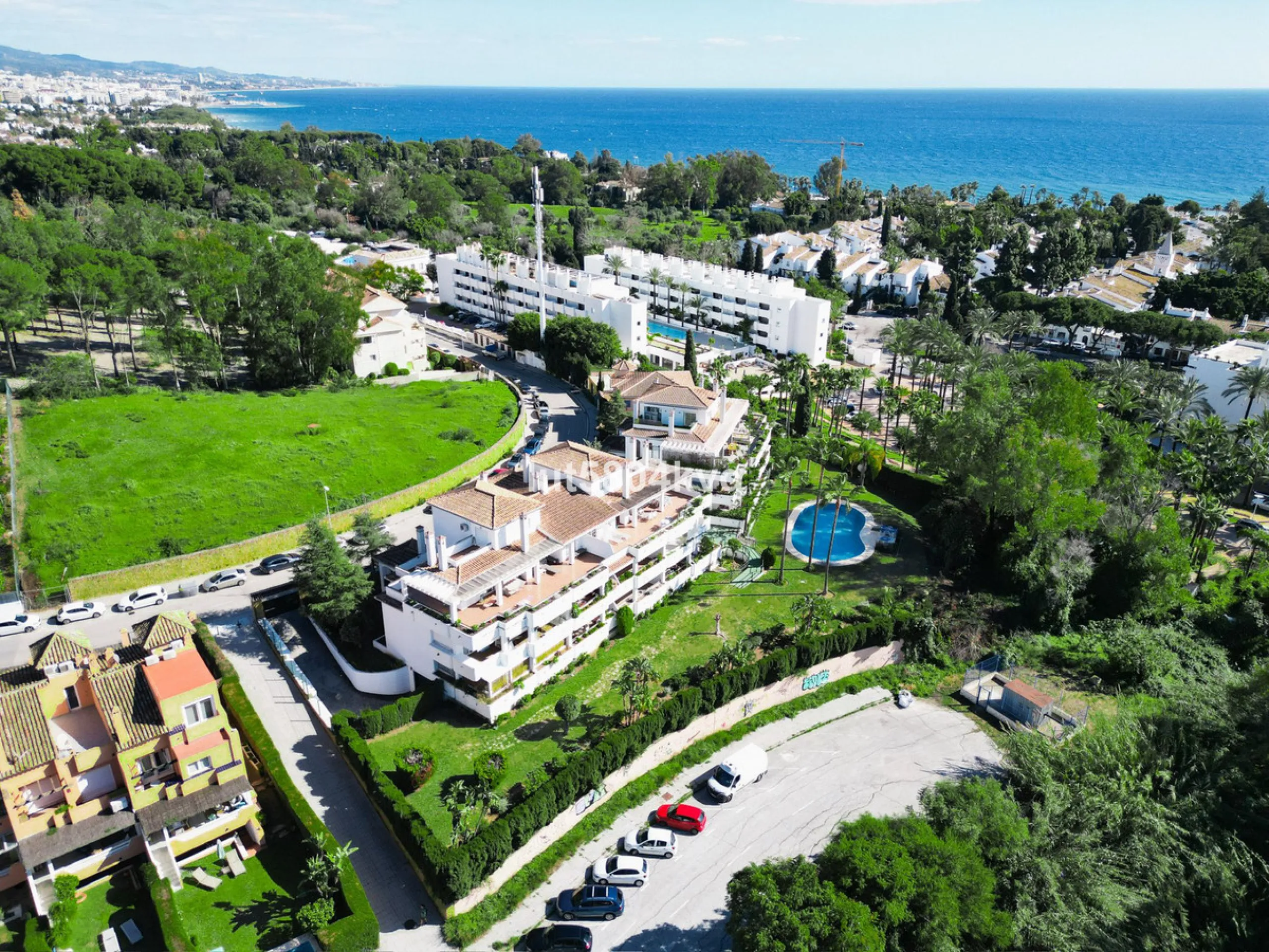 Welcome to Balcon de Puente Romano – a gated community on Marbella's prestigious Golden Mile.