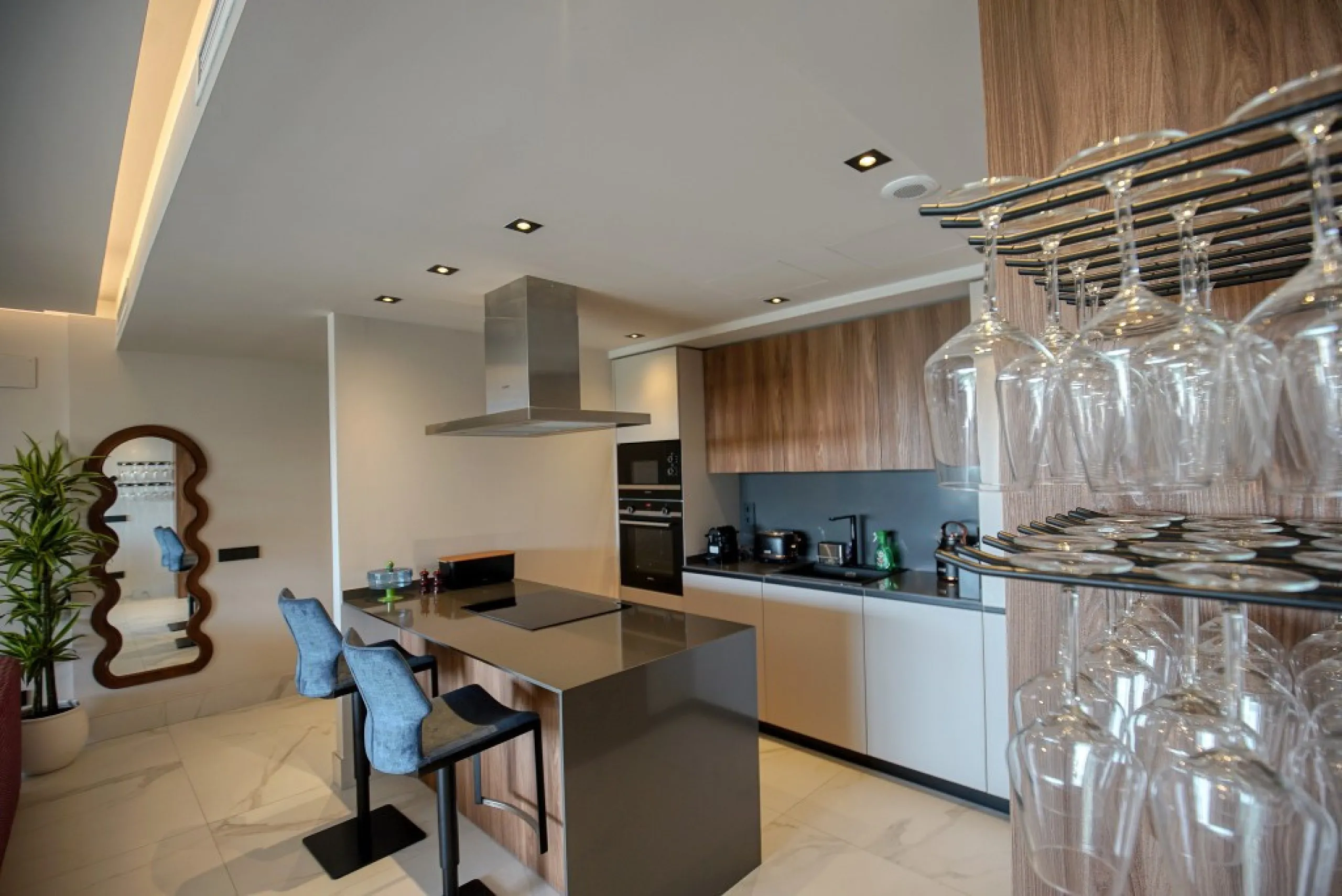 Apartment - Middle Floor Apartment в продаже в Marbella, Málaga. В доме 3 спален и 2 ванных комнат. Площадь дома 103 м²