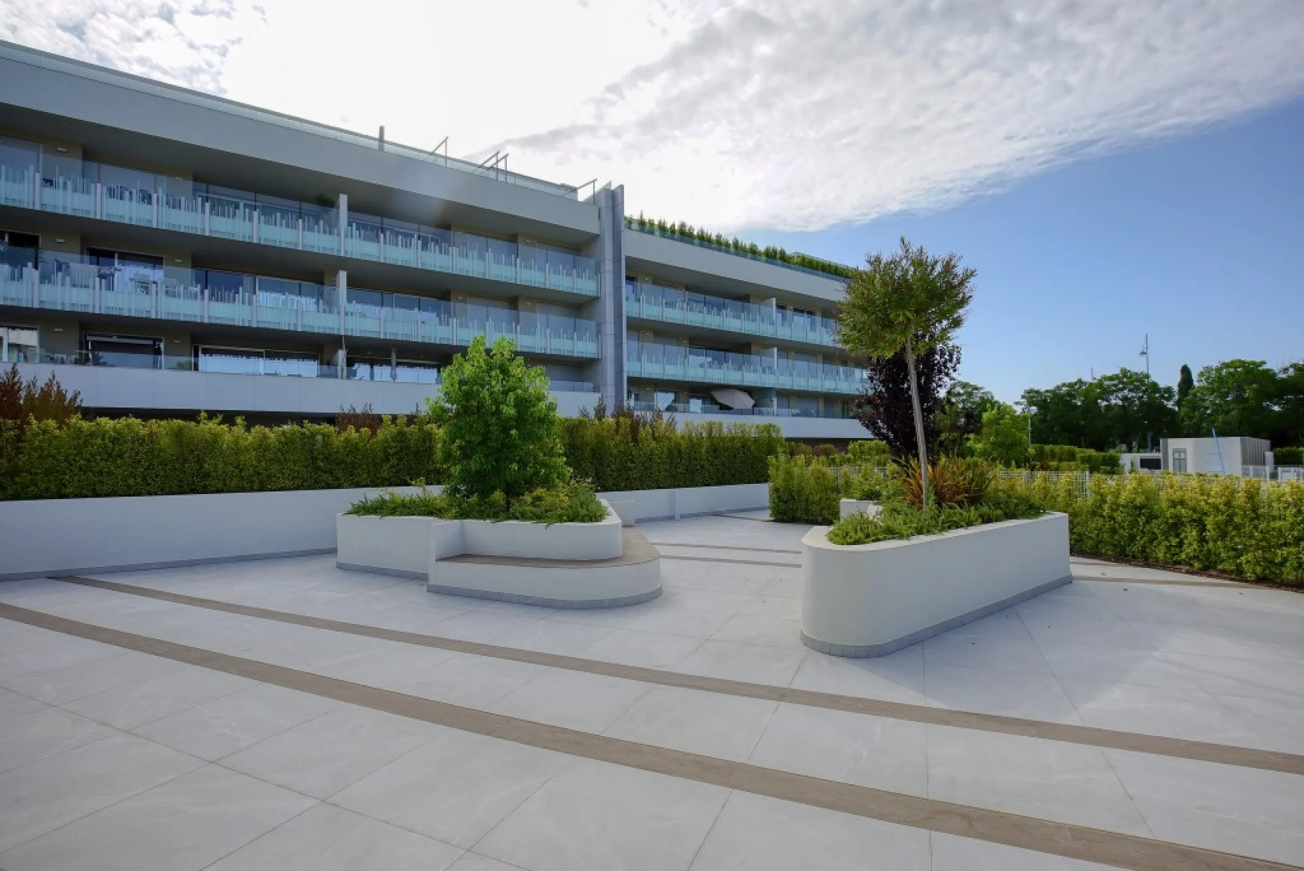 Apartment - Middle Floor Apartment в продаже в Marbella, Málaga. В доме 3 спален и 2 ванных комнат. Площадь дома 103 м²