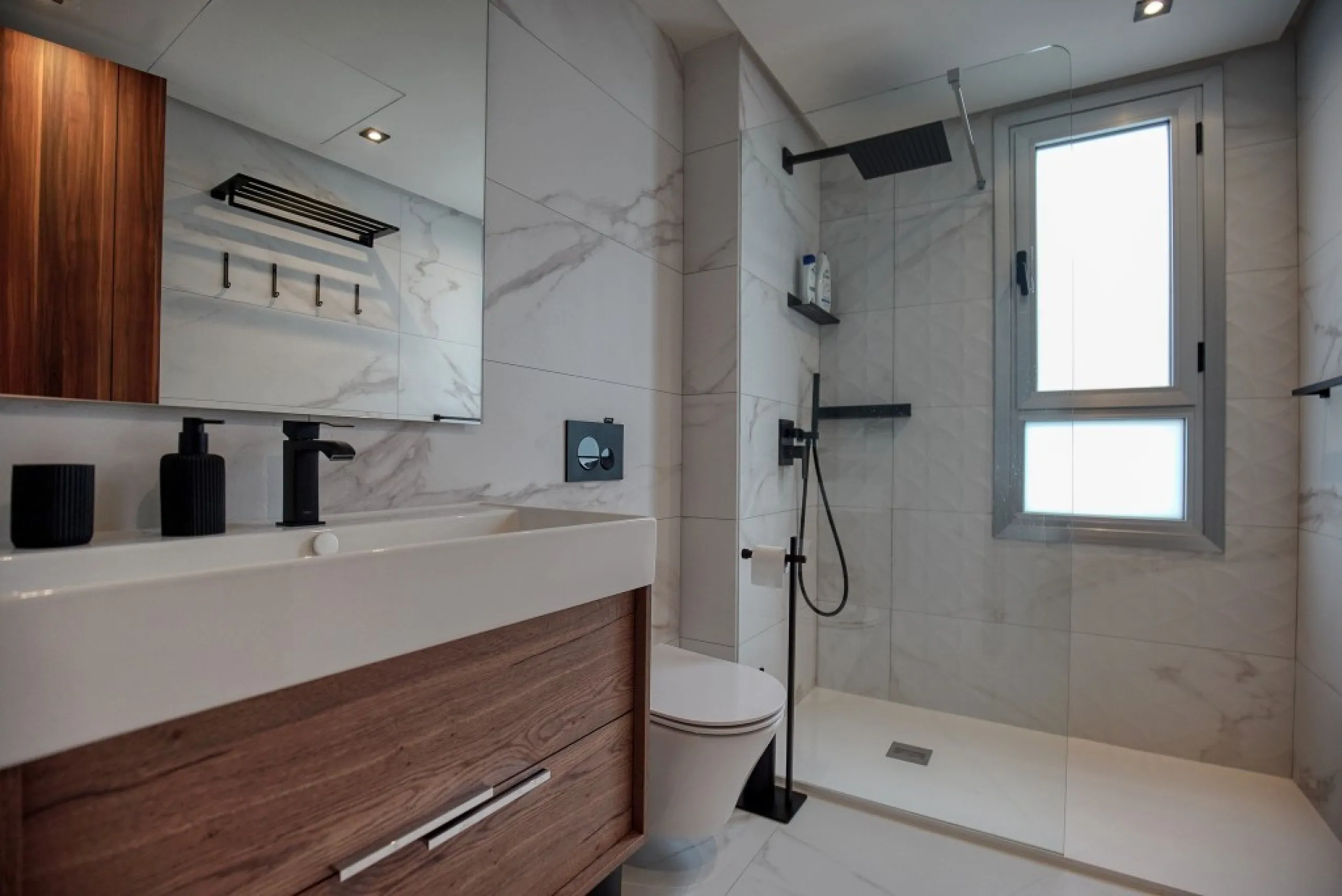 Apartment - Middle Floor Apartment в продаже в Marbella, Málaga. В доме 3 спален и 2 ванных комнат. Площадь дома 103 м²