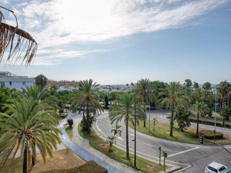 Apartment - Middle Floor Apartment в продаже в Marbella, Málaga. В доме 3 спален и 2 ванных комнат. Площадь дома 103 м²