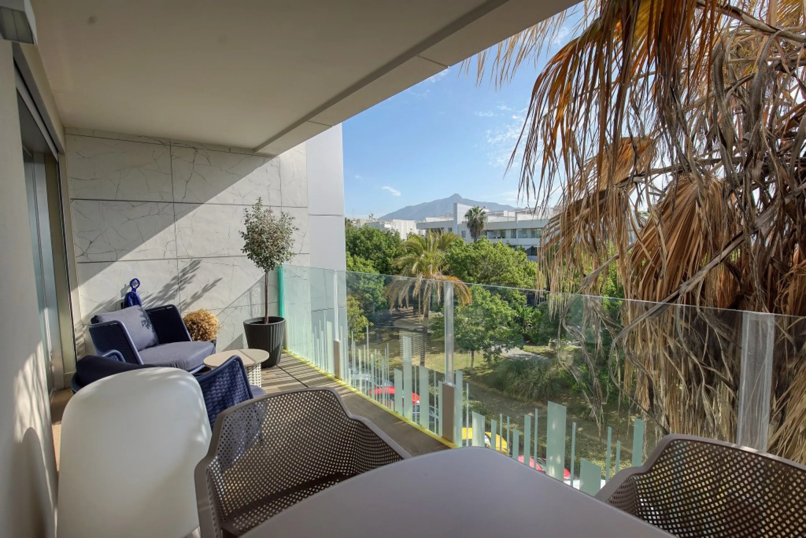 Apartment - Middle Floor Apartment в продаже в Marbella, Málaga. В доме 3 спален и 2 ванных комнат. Площадь дома 103 м²