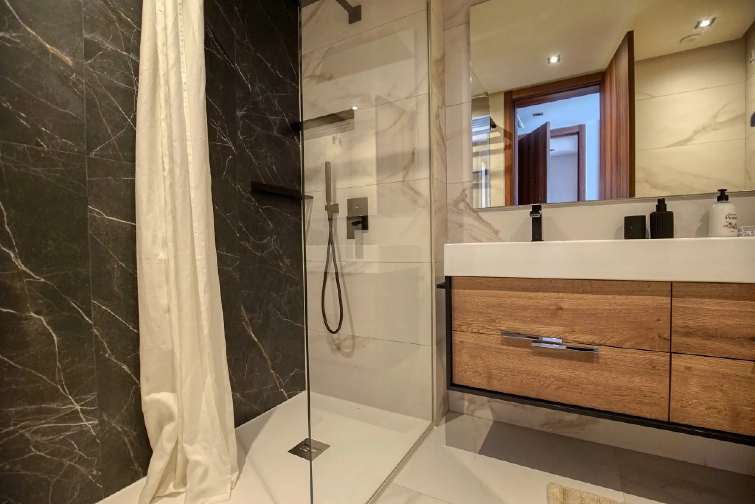 Apartment - Middle Floor Apartment в продаже в Marbella, Málaga. В доме 3 спален и 2 ванных комнат. Площадь дома 103 м²