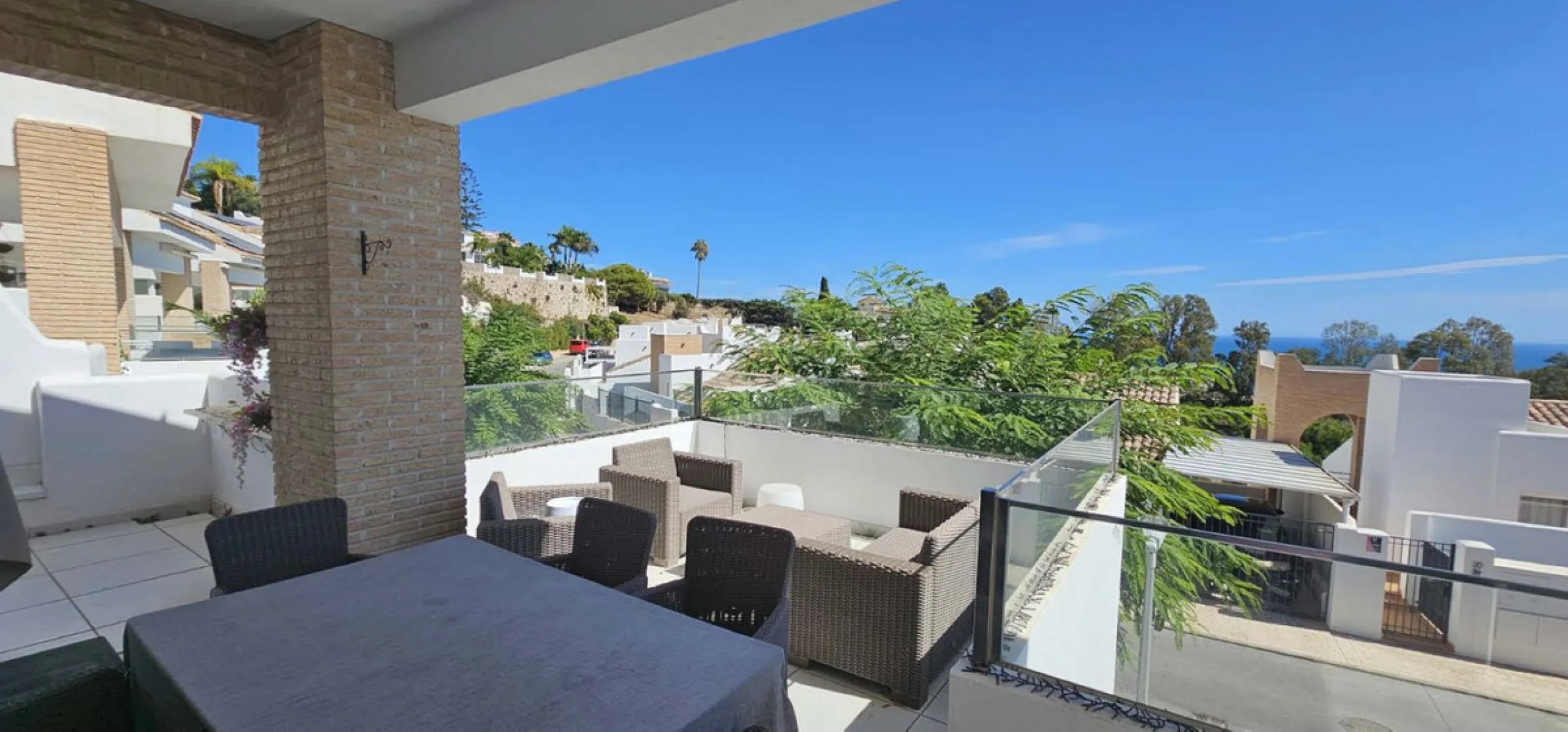 Experience Mediterranean living at its finest in this exceptional 4-bedroom, 5-bathroom luxury detached house located in the prestigious BigBlue residential complex in Torremuelle, Benalmádena.