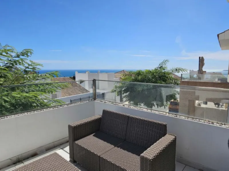 Experience Mediterranean living at its finest in this exceptional 4-bedroom, 5-bathroom luxury detached house located in the prestigious BigBlue residential complex in Torremuelle, Benalmádena.