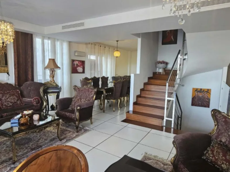 Experience Mediterranean living at its finest in this exceptional 4-bedroom, 5-bathroom luxury detached house located in the prestigious BigBlue residential complex in Torremuelle, Benalmádena.