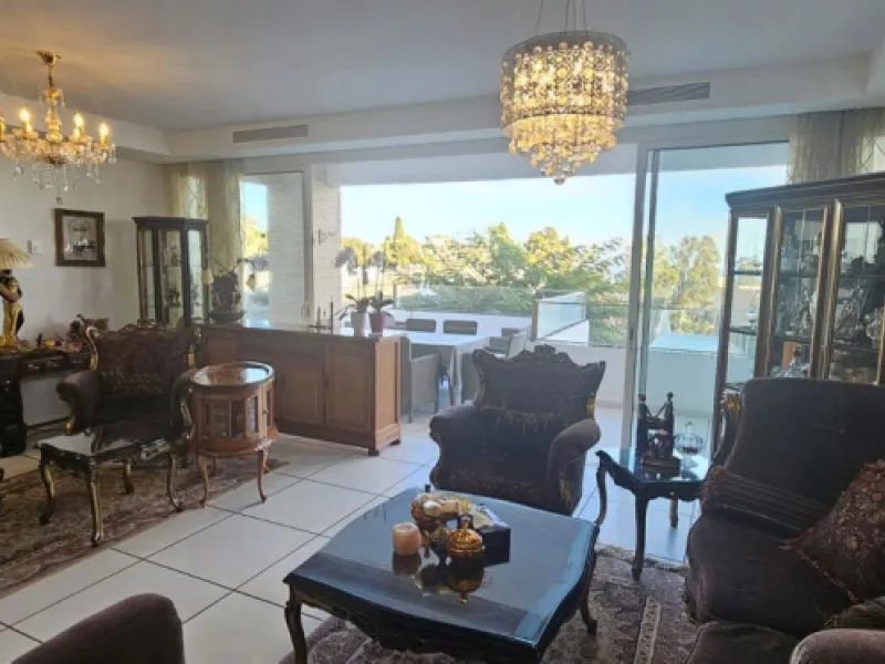 Experience Mediterranean living at its finest in this exceptional 4-bedroom, 5-bathroom luxury detached house located in the prestigious BigBlue residential complex in Torremuelle, Benalmádena.
