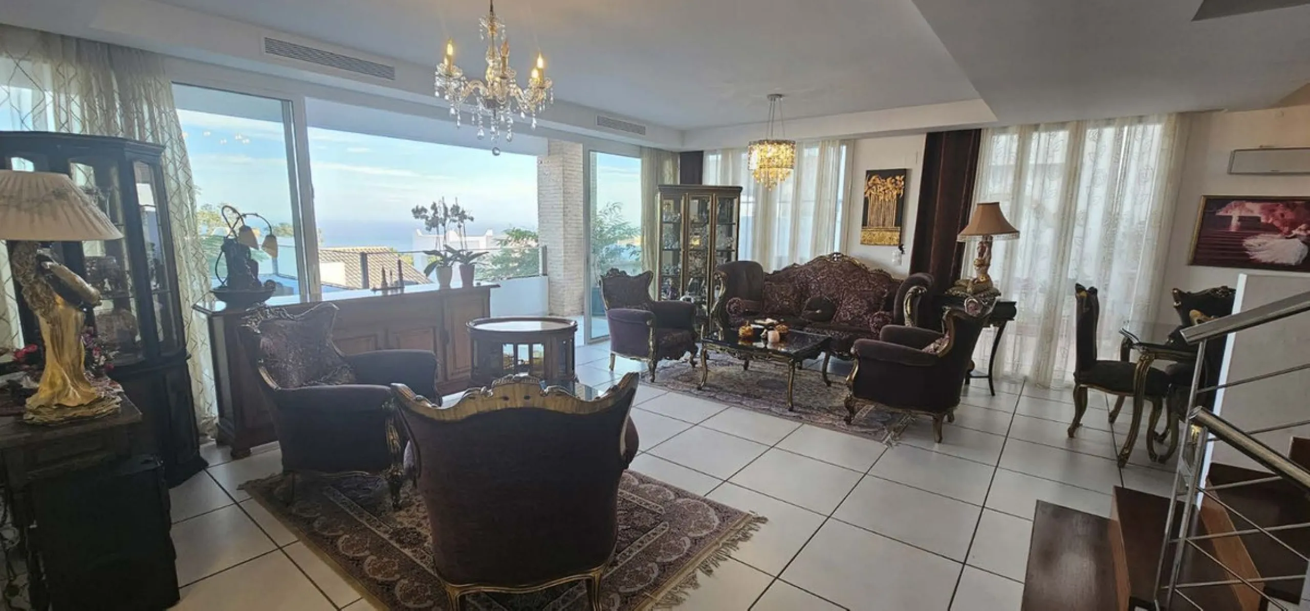 Experience Mediterranean living at its finest in this exceptional 4-bedroom, 5-bathroom luxury detached house located in the prestigious BigBlue residential complex in Torremuelle, Benalmádena.