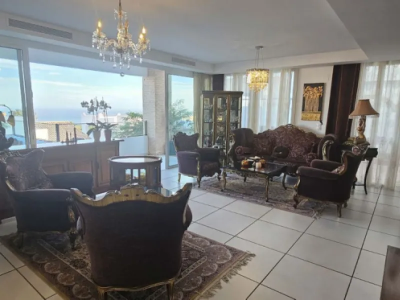 Experience Mediterranean living at its finest in this exceptional 4-bedroom, 5-bathroom luxury detached house located in the prestigious BigBlue residential complex in Torremuelle, Benalmádena.