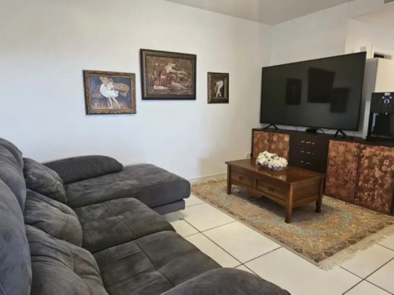 Experience Mediterranean living at its finest in this exceptional 4-bedroom, 5-bathroom luxury detached house located in the prestigious BigBlue residential complex in Torremuelle, Benalmádena.