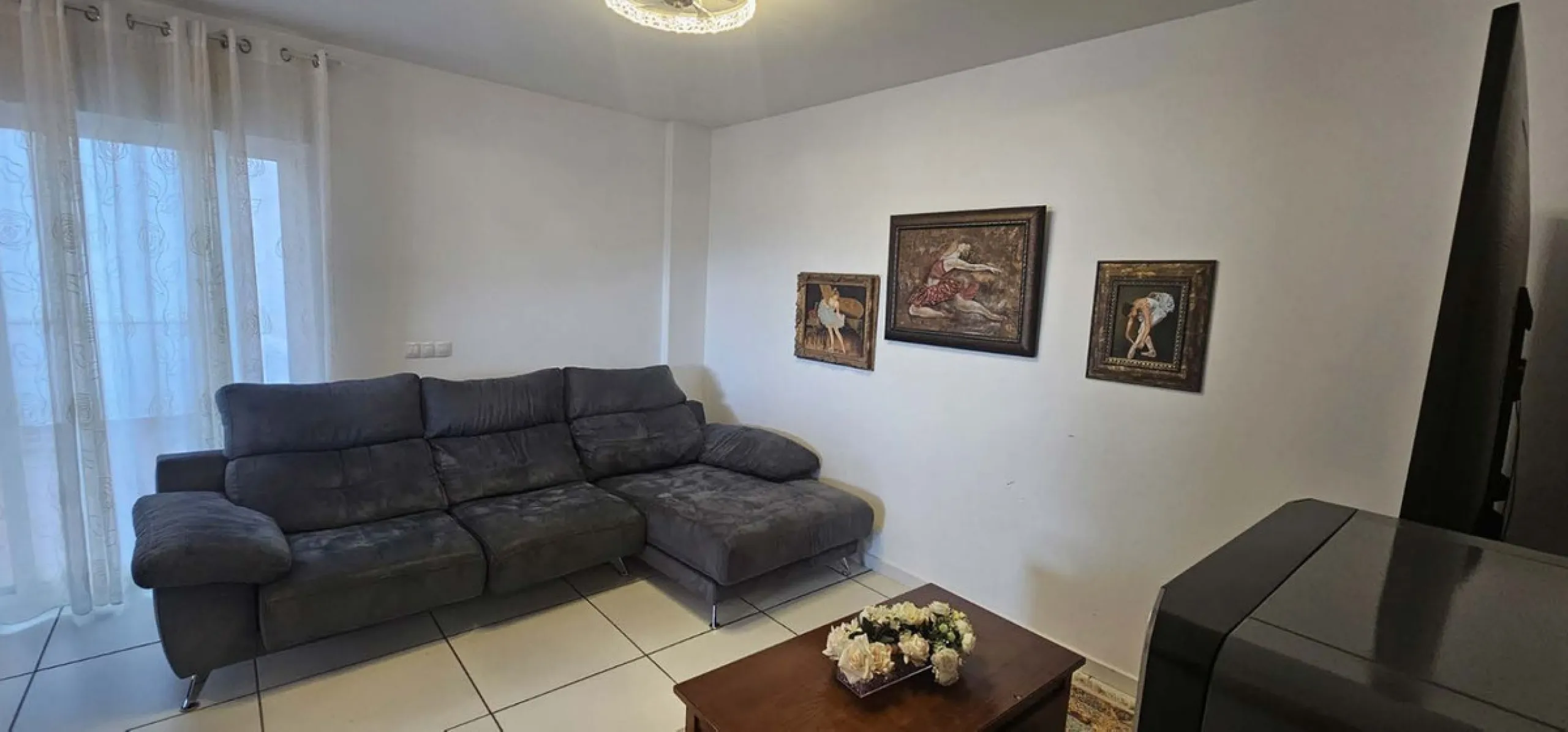 Experience Mediterranean living at its finest in this exceptional 4-bedroom, 5-bathroom luxury detached house located in the prestigious BigBlue residential complex in Torremuelle, Benalmádena.