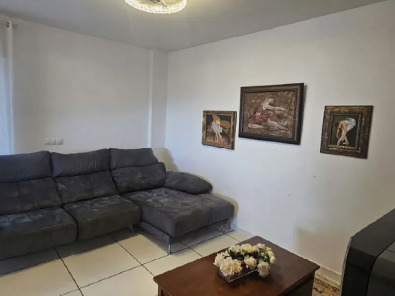 Experience Mediterranean living at its finest in this exceptional 4-bedroom, 5-bathroom luxury detached house located in the prestigious BigBlue residential complex in Torremuelle, Benalmádena.