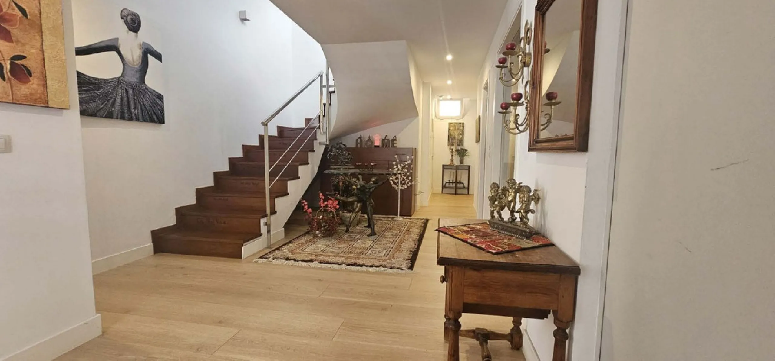Experience Mediterranean living at its finest in this exceptional 4-bedroom, 5-bathroom luxury detached house located in the prestigious BigBlue residential complex in Torremuelle, Benalmádena.