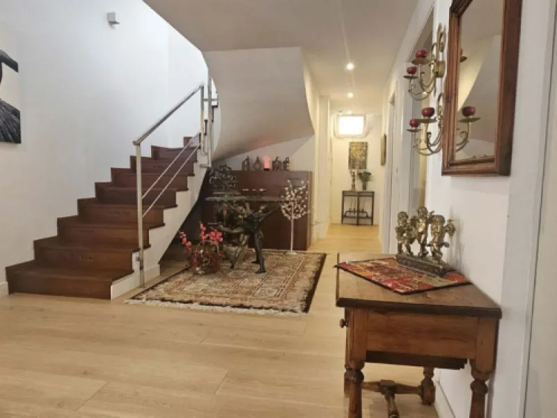 Experience Mediterranean living at its finest in this exceptional 4-bedroom, 5-bathroom luxury detached house located in the prestigious BigBlue residential complex in Torremuelle, Benalmádena.