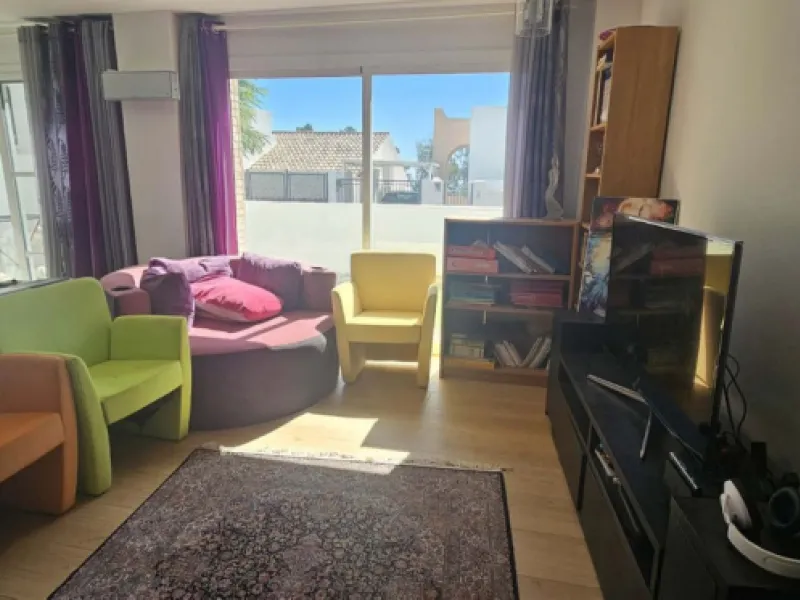 Experience Mediterranean living at its finest in this exceptional 4-bedroom, 5-bathroom luxury detached house located in the prestigious BigBlue residential complex in Torremuelle, Benalmádena.