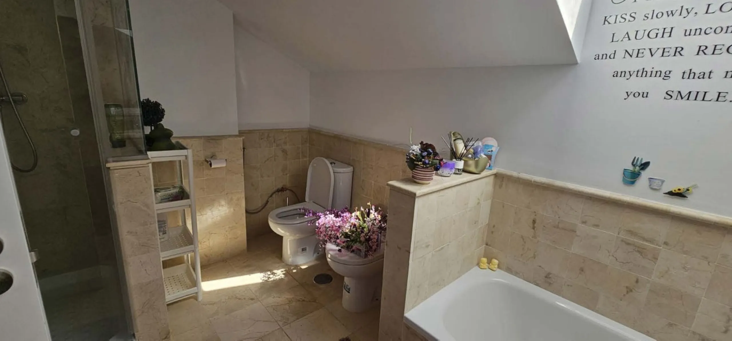Experience Mediterranean living at its finest in this exceptional 4-bedroom, 5-bathroom luxury detached house located in the prestigious BigBlue residential complex in Torremuelle, Benalmádena.