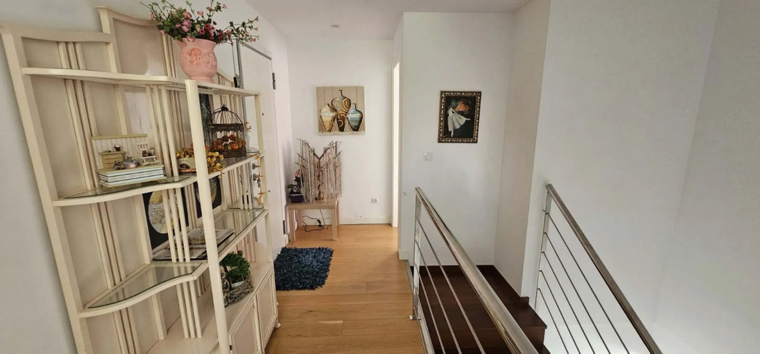 Experience Mediterranean living at its finest in this exceptional 4-bedroom, 5-bathroom luxury detached house located in the prestigious BigBlue residential complex in Torremuelle, Benalmádena.