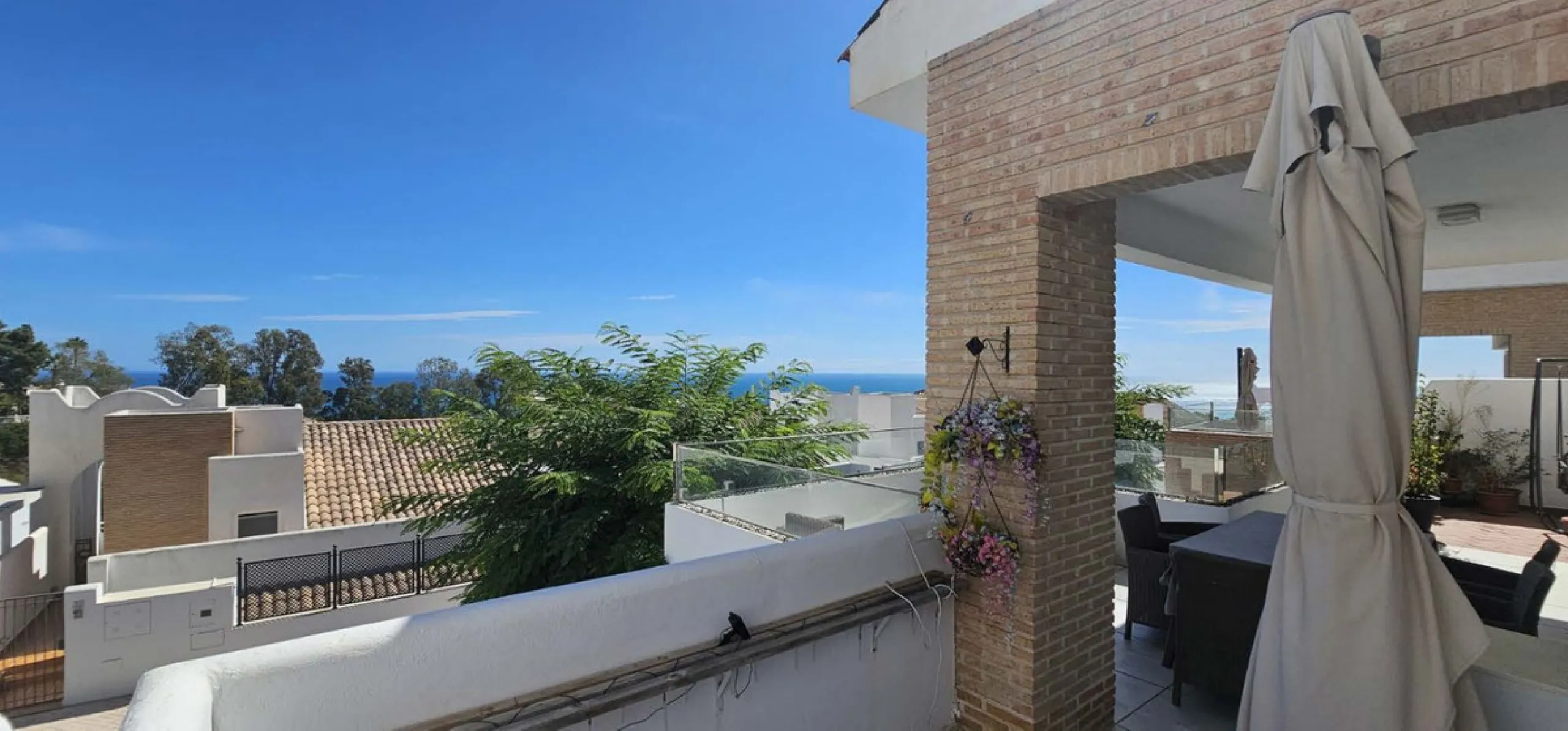 Experience Mediterranean living at its finest in this exceptional 4-bedroom, 5-bathroom luxury detached house located in the prestigious BigBlue residential complex in Torremuelle, Benalmádena.