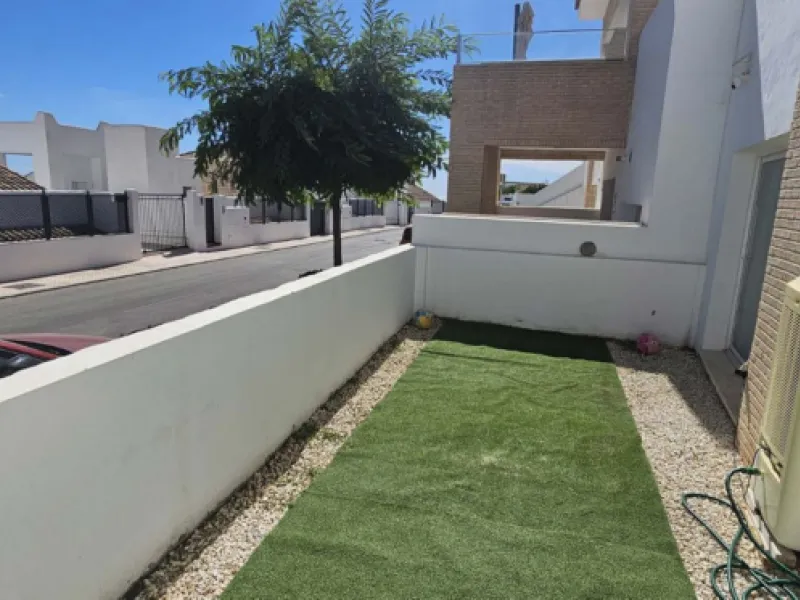 Experience Mediterranean living at its finest in this exceptional 4-bedroom, 5-bathroom luxury detached house located in the prestigious BigBlue residential complex in Torremuelle, Benalmádena.