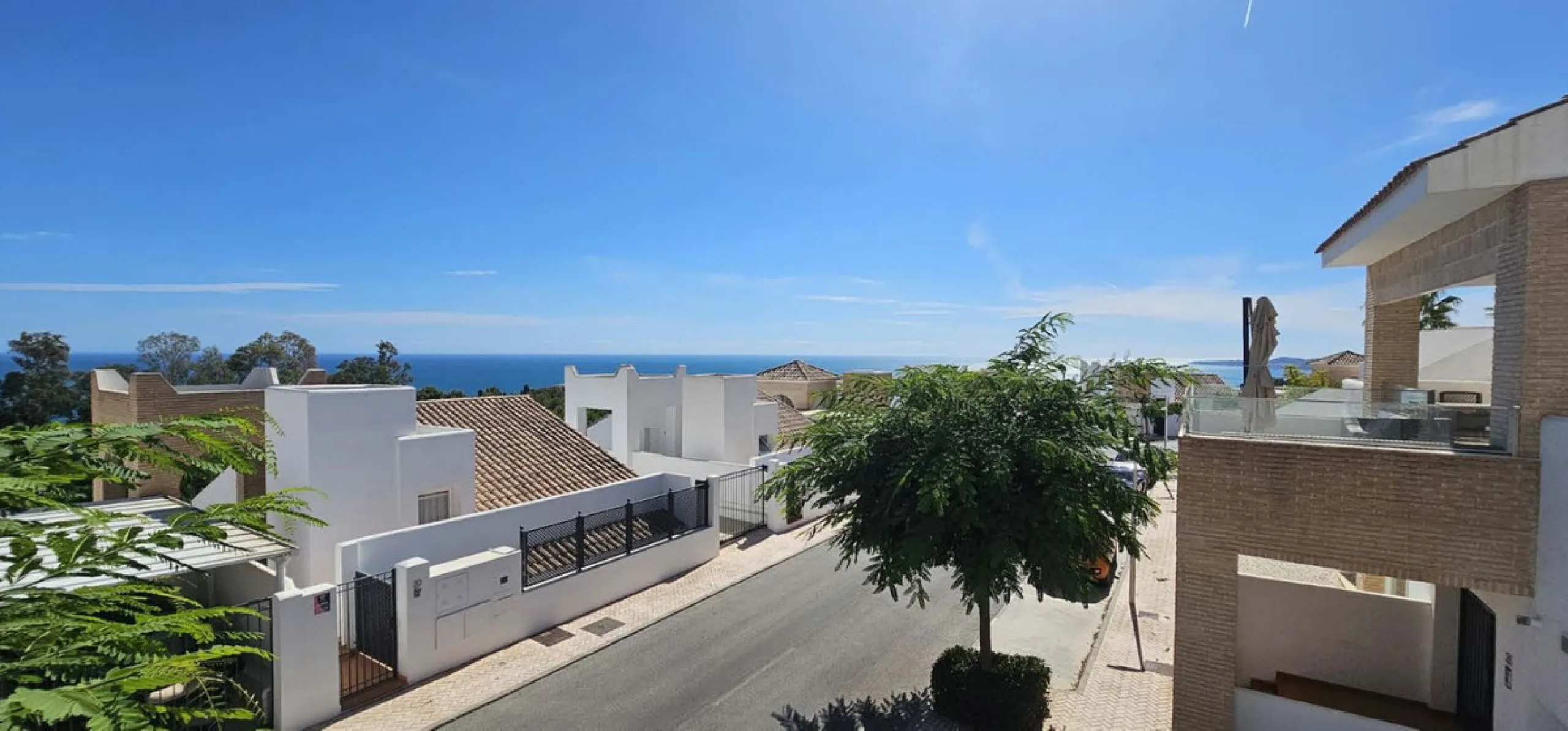 Experience Mediterranean living at its finest in this exceptional 4-bedroom, 5-bathroom luxury detached house located in the prestigious BigBlue residential complex in Torremuelle, Benalmádena.