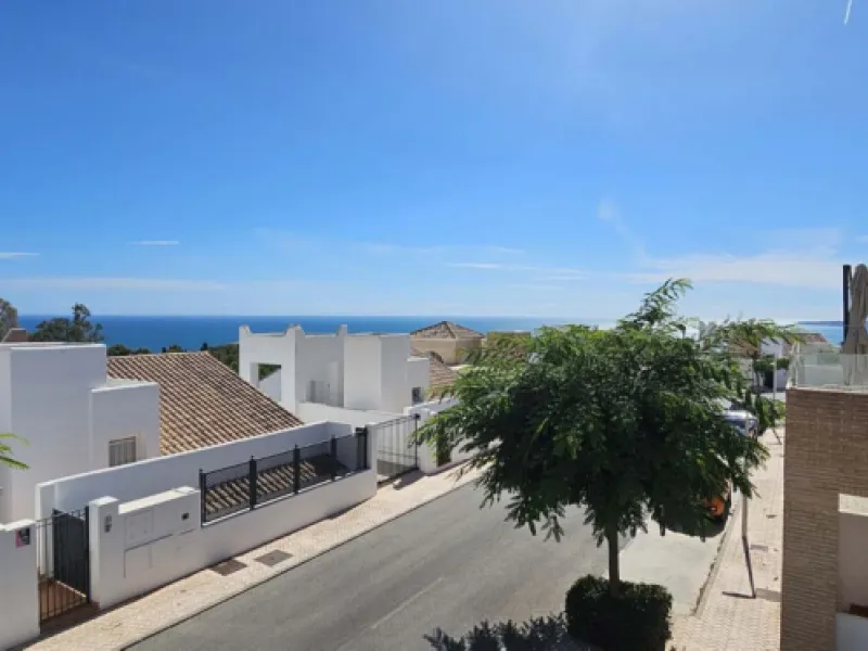 Experience Mediterranean living at its finest in this exceptional 4-bedroom, 5-bathroom luxury detached house located in the prestigious BigBlue residential complex in Torremuelle, Benalmádena.