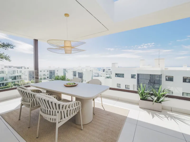 This spectacular brand new penthouse, located in one of the best areas of the exclusive El Higuerón.