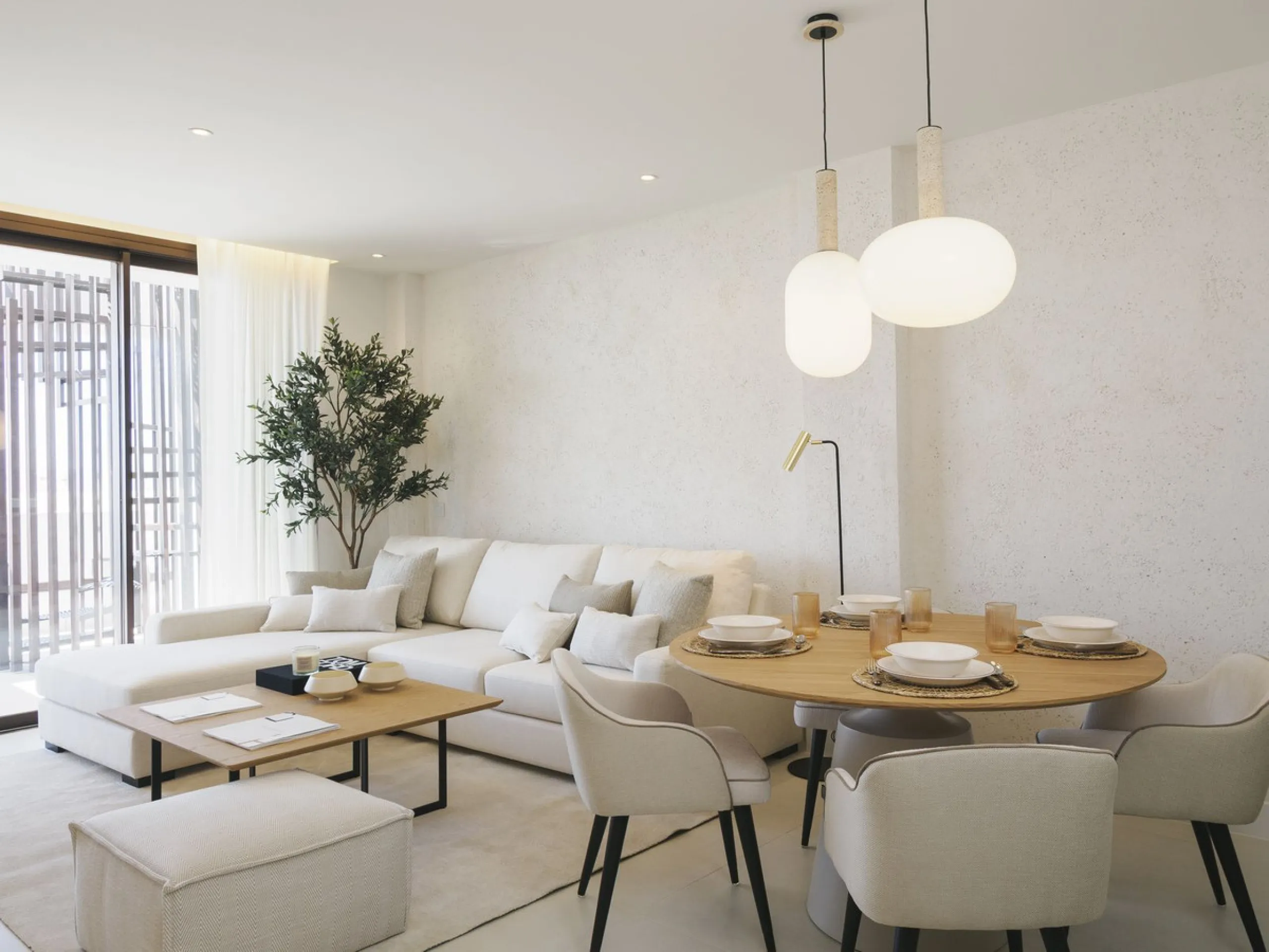 This spectacular brand new penthouse, located in one of the best areas of the exclusive El Higuerón.