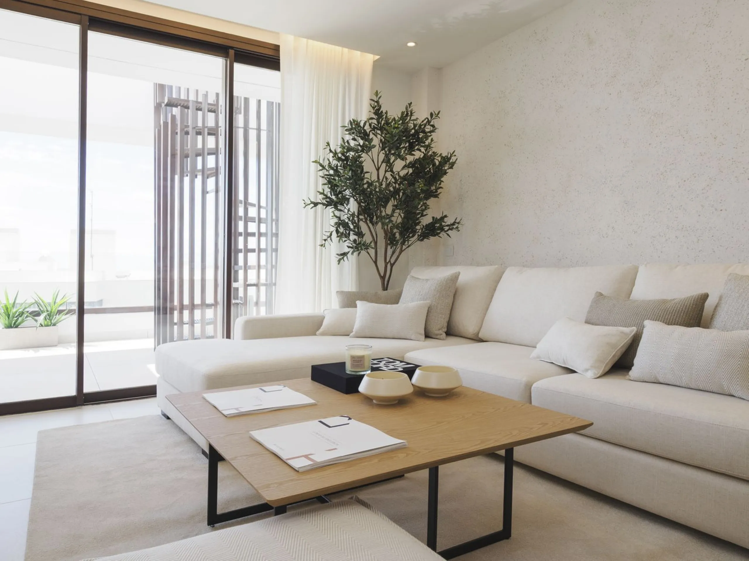 This spectacular brand new penthouse, located in one of the best areas of the exclusive El Higuerón.