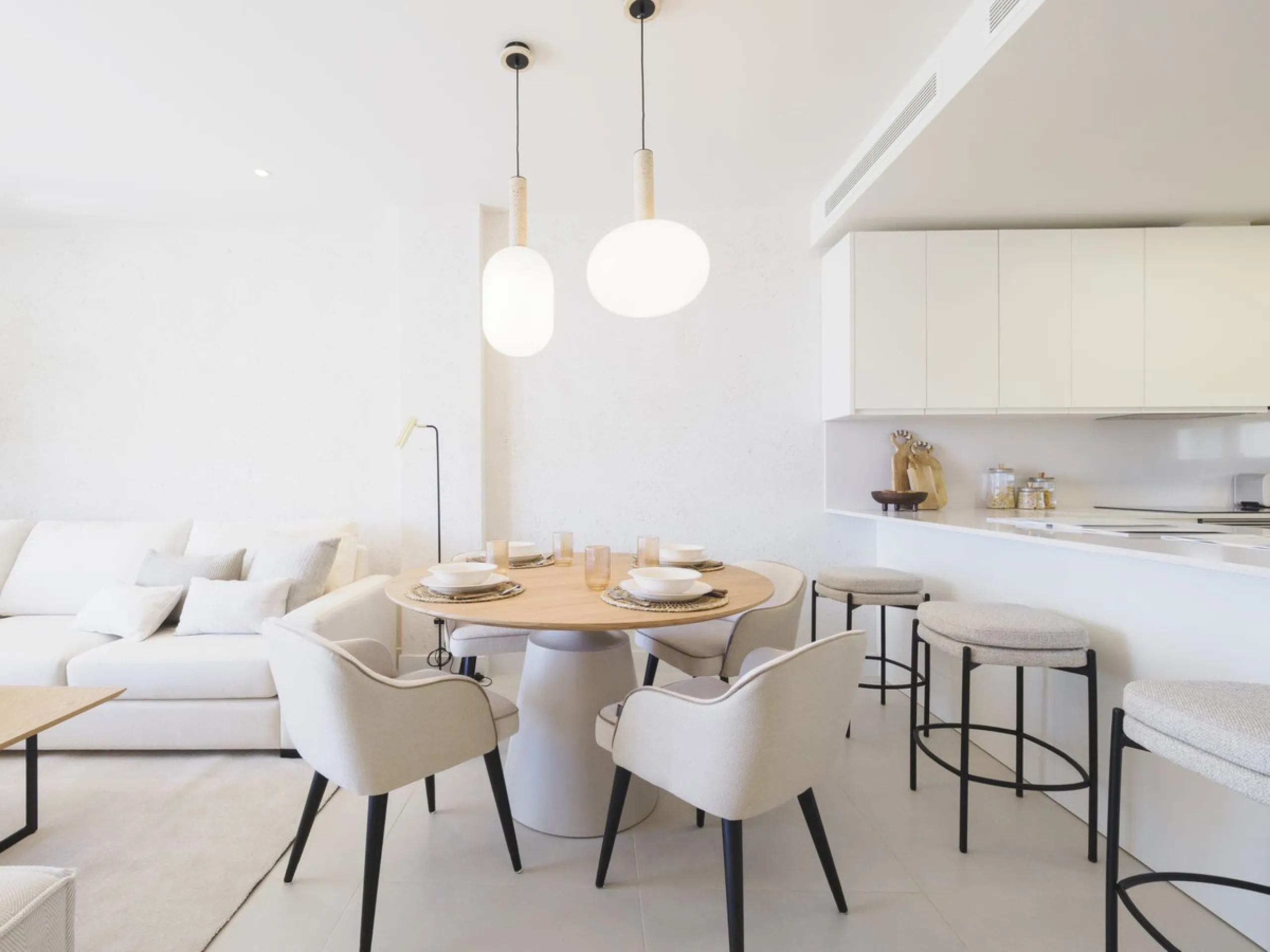This spectacular brand new penthouse, located in one of the best areas of the exclusive El Higuerón.