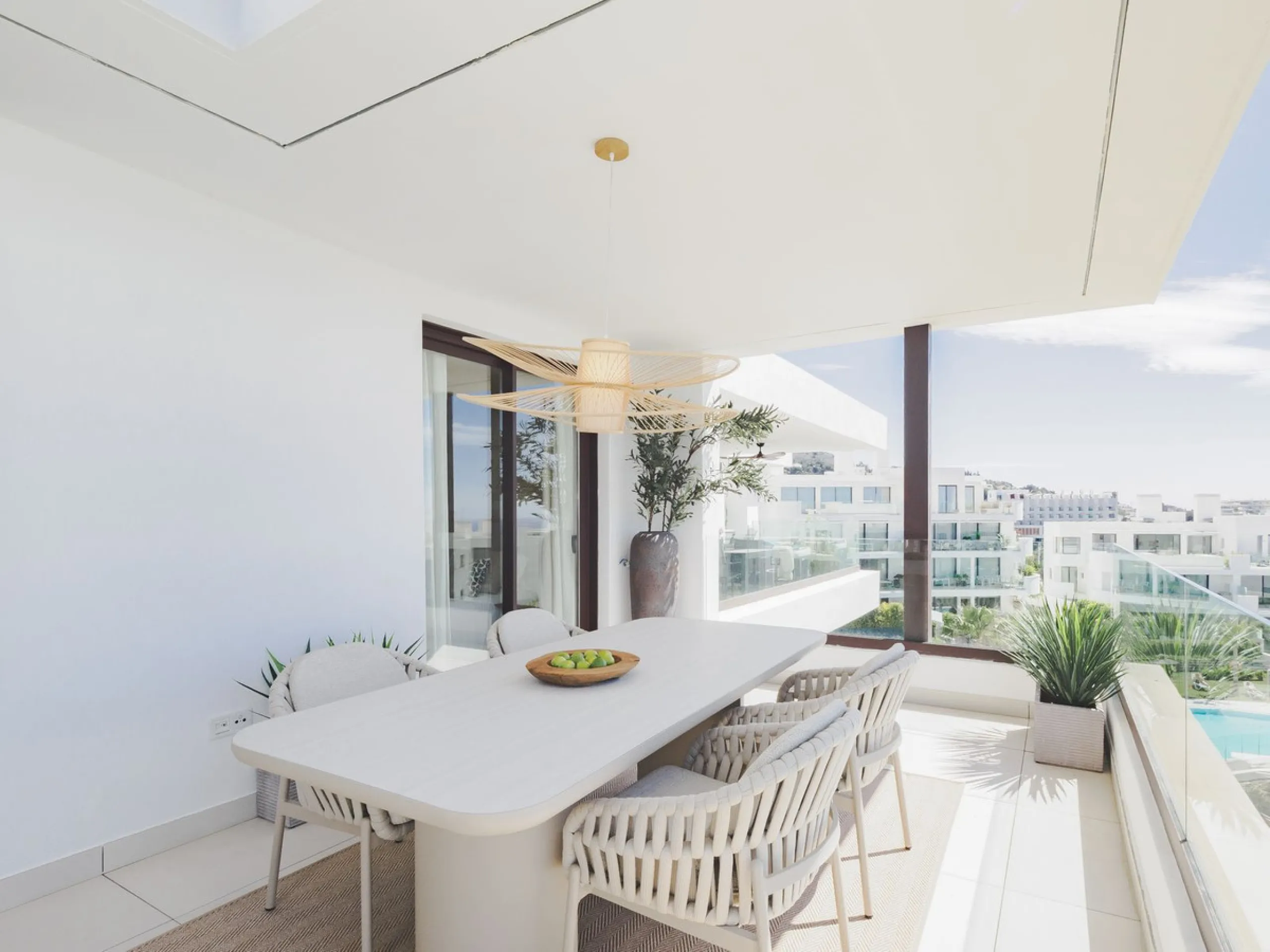 This spectacular brand new penthouse, located in one of the best areas of the exclusive El Higuerón.